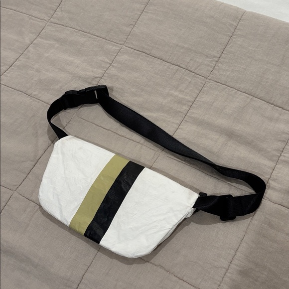 Aloha Collection Hip Pack - Picture 3 of 9